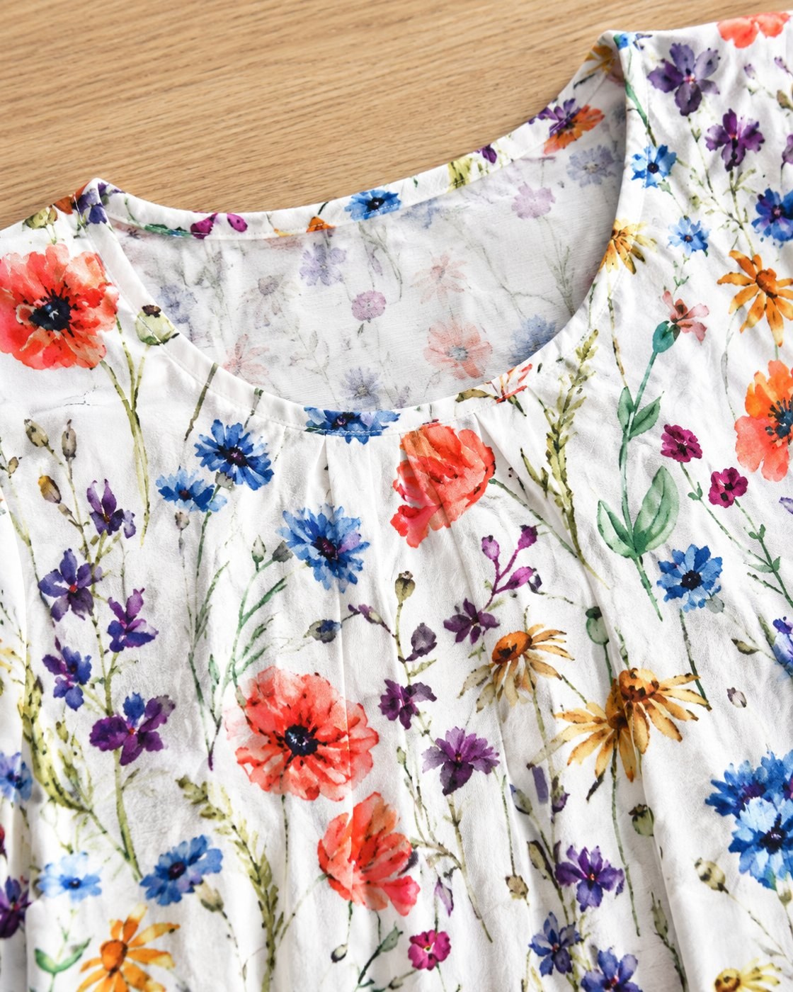 Pomence™ Round Neck Printed Dress. Pomence Round Neck Printed Dress, round neckline and gathered pleats close-up, Red Flowers