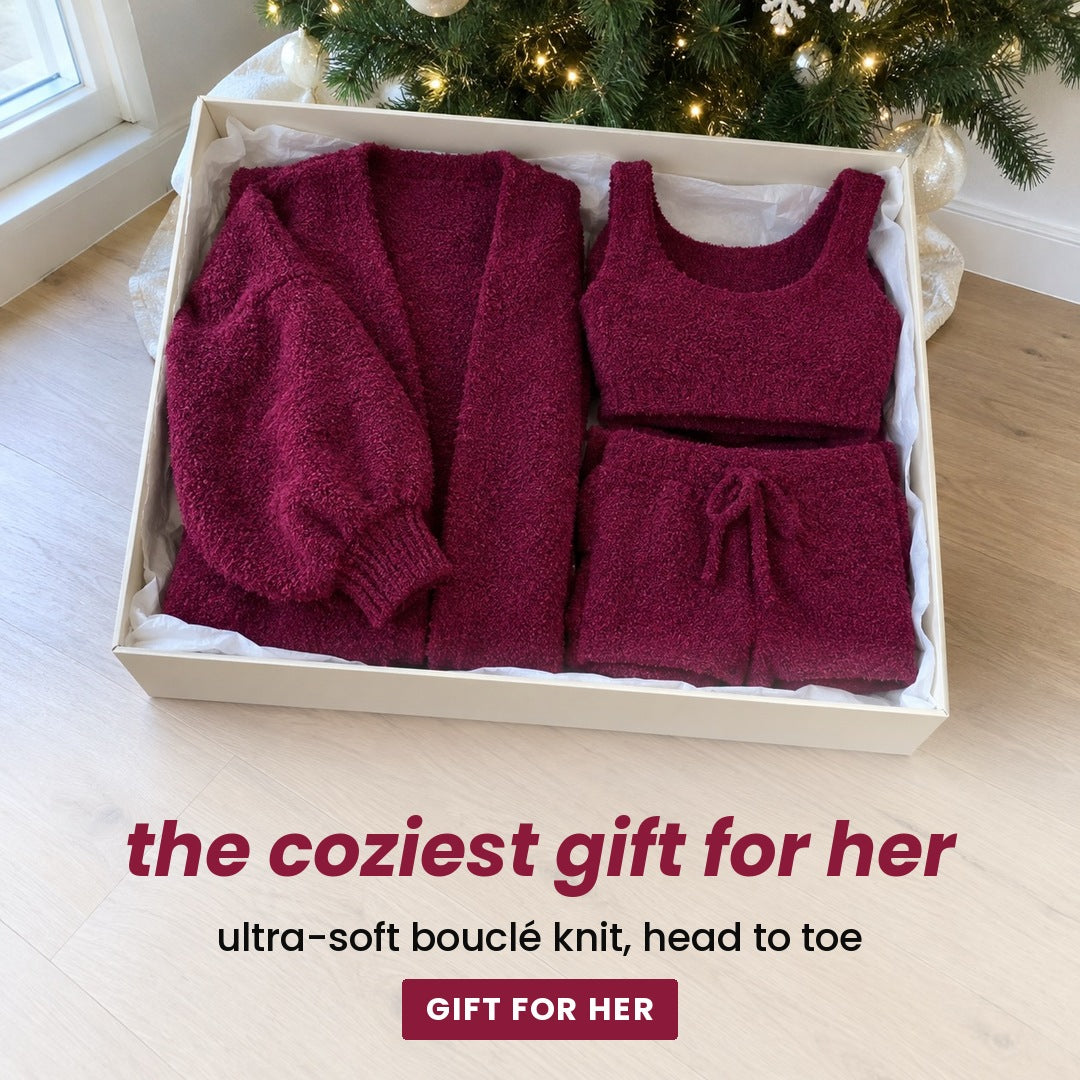 the coziest gift for her: the Burgundy set folded in a gift box by the tree