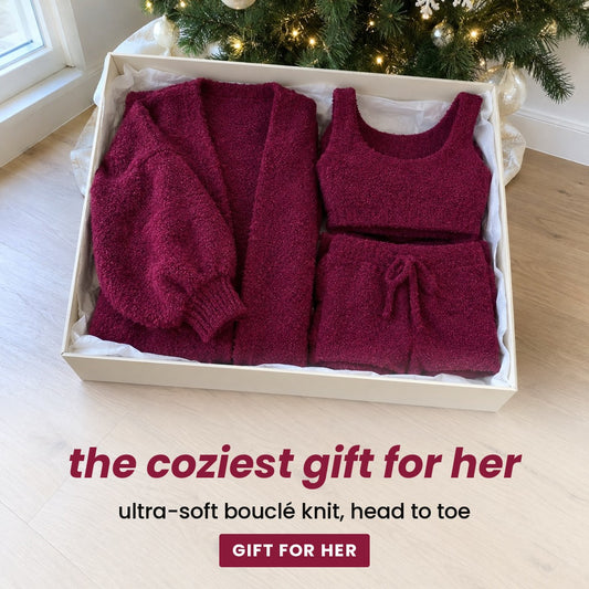 the coziest gift for her: the Burgundy set folded in a gift box by the tree