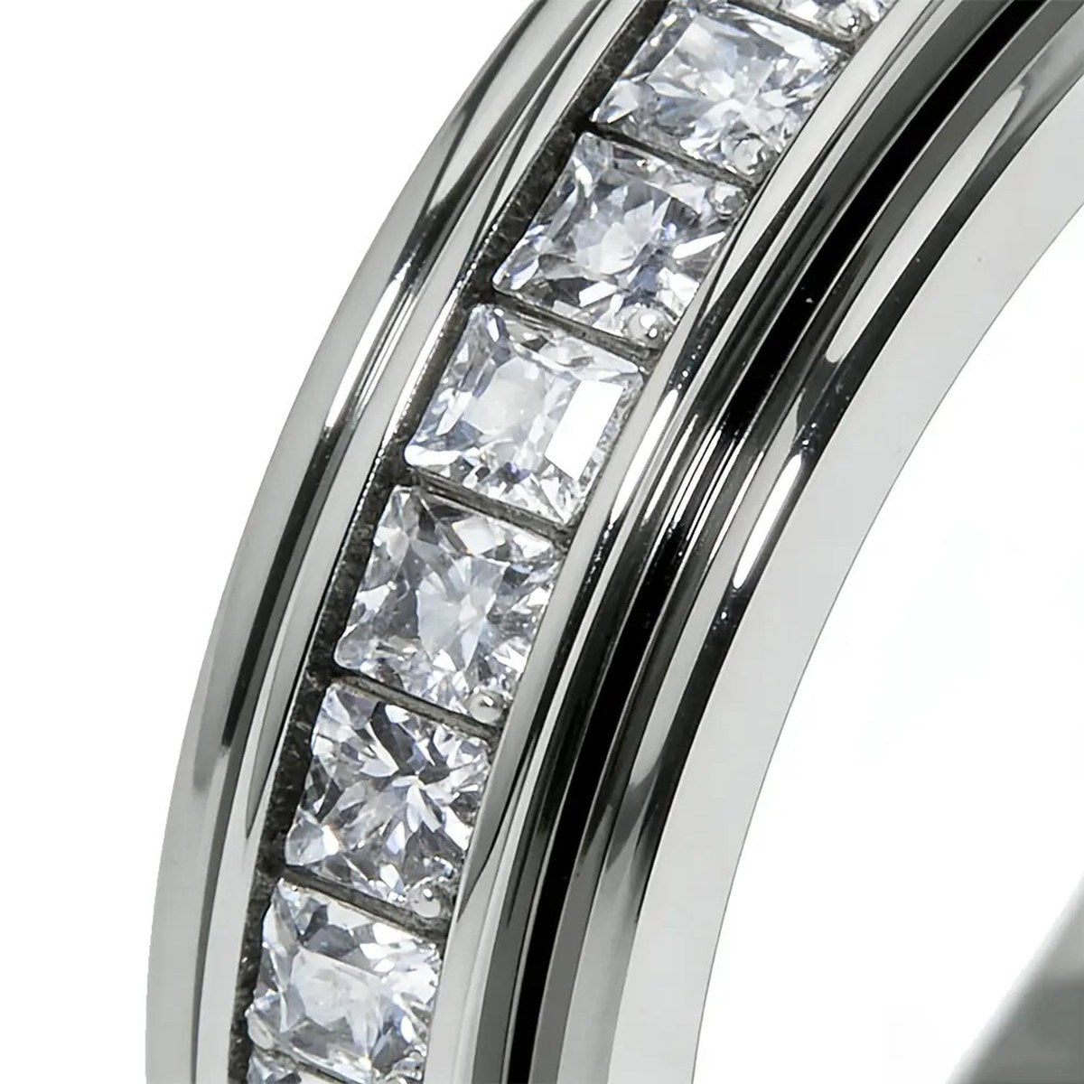 Pomence™ Anxiety Spinner Ring. Close-up of the cubic zirconia channel around the spinning band